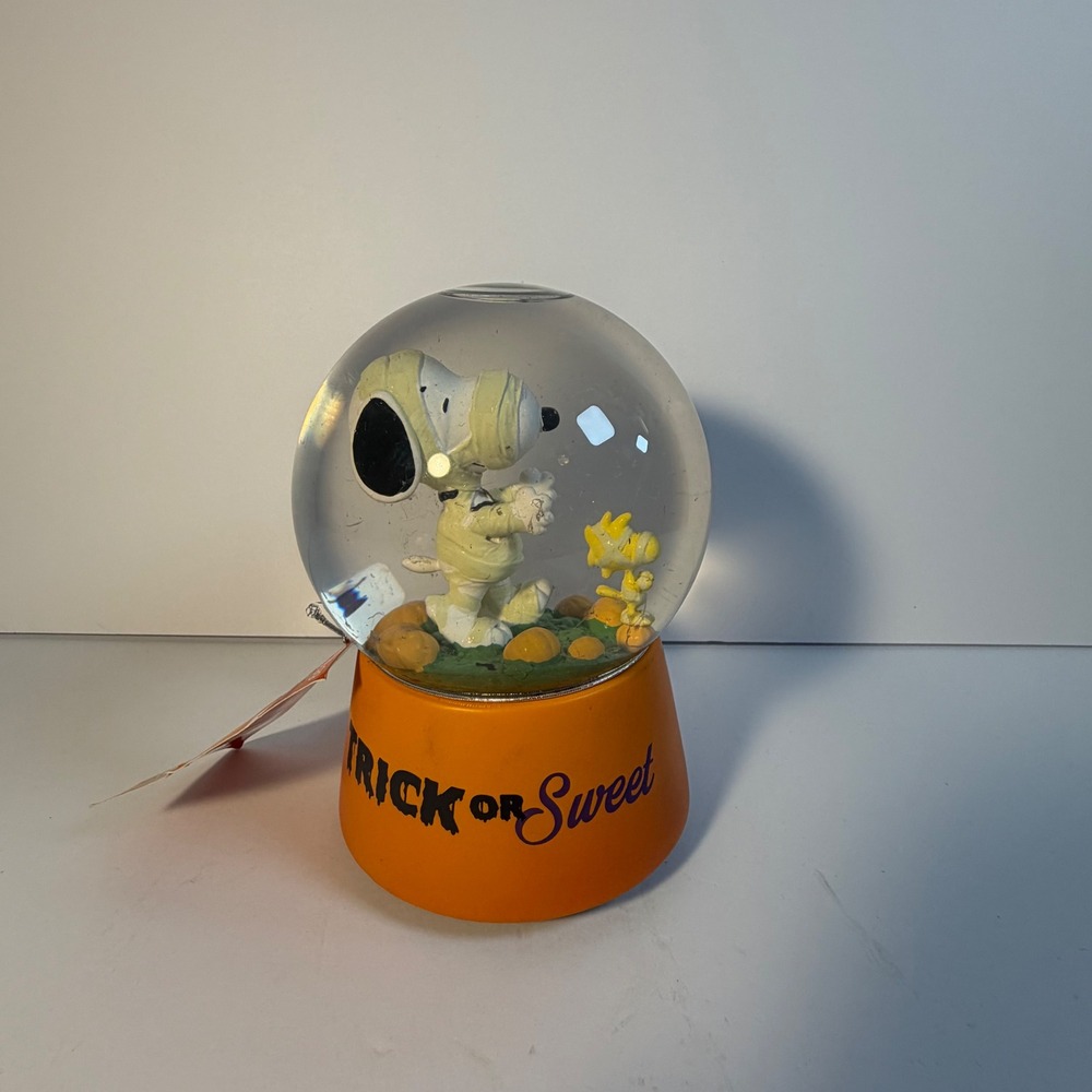 Peanuts Snoopy Mummy Halloween Snow Globe Woodstock Kurt Adler 2017